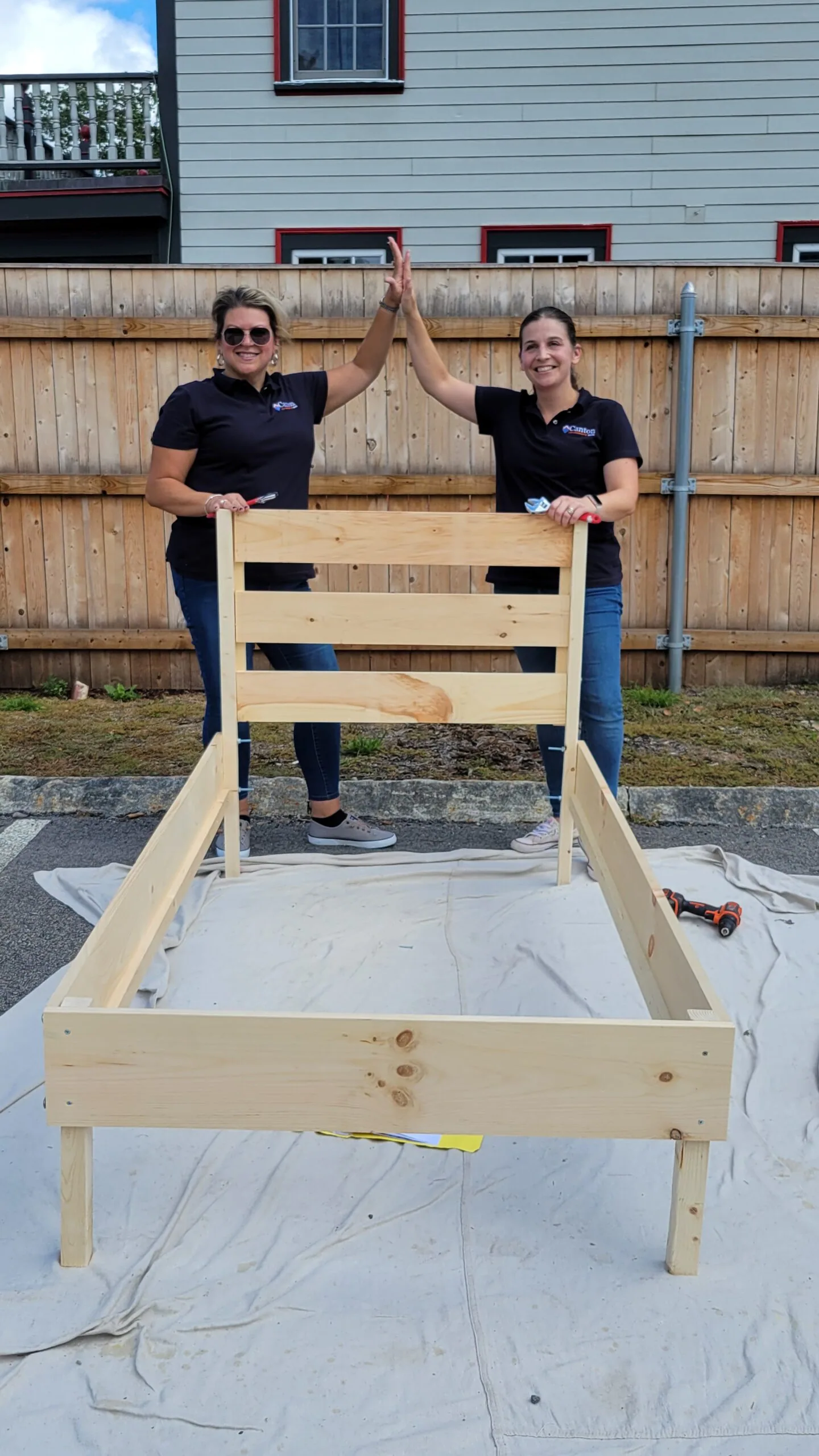 PHOTO Oct 5 2023 Build A Bed Anabela Vargas And Nichole Matrisciano